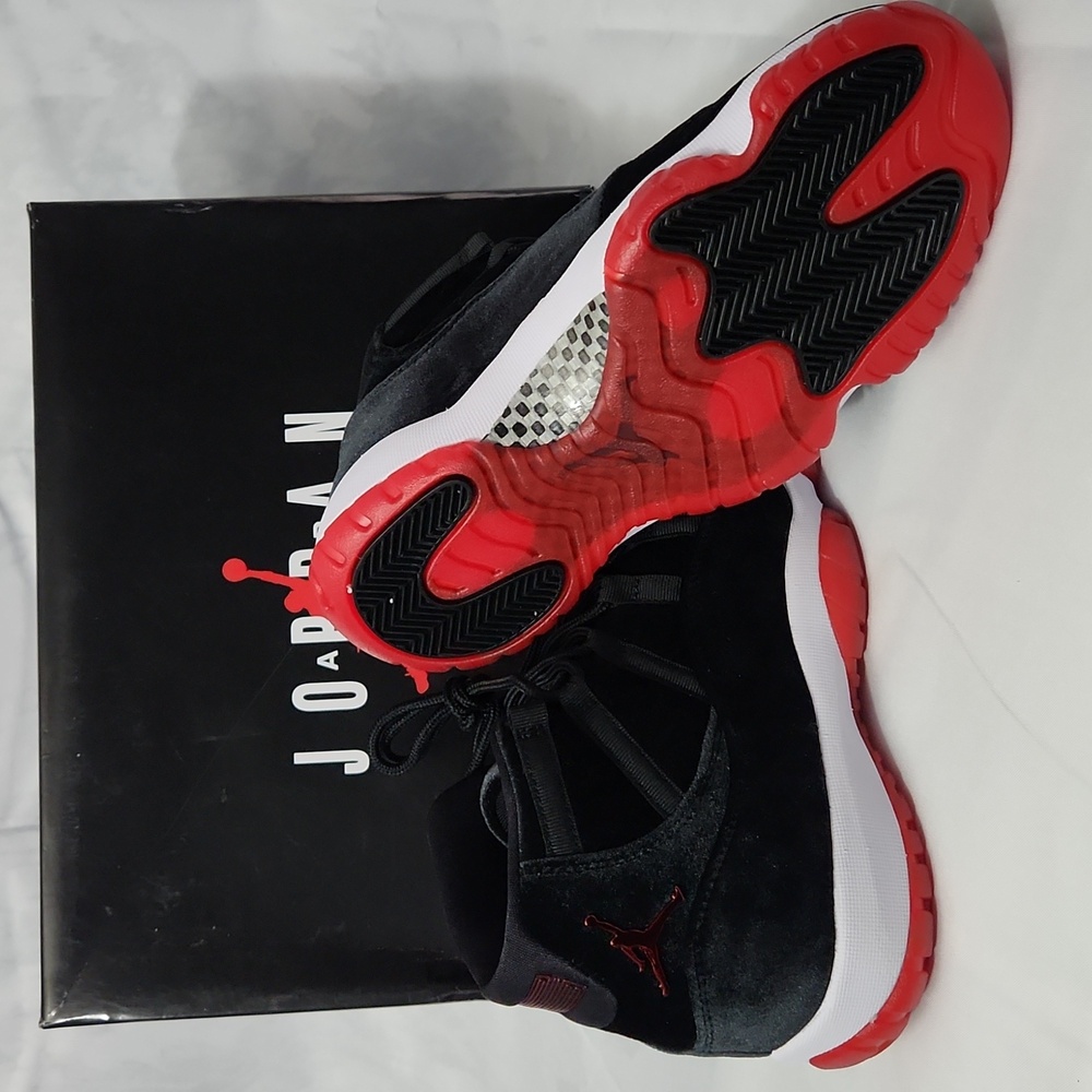 Nike women's Air Jordan 11 "bred velvet" Retro